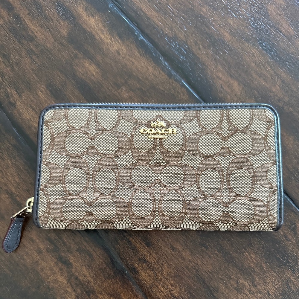 Accordion Zip Wallet in Coach Signature Canvas